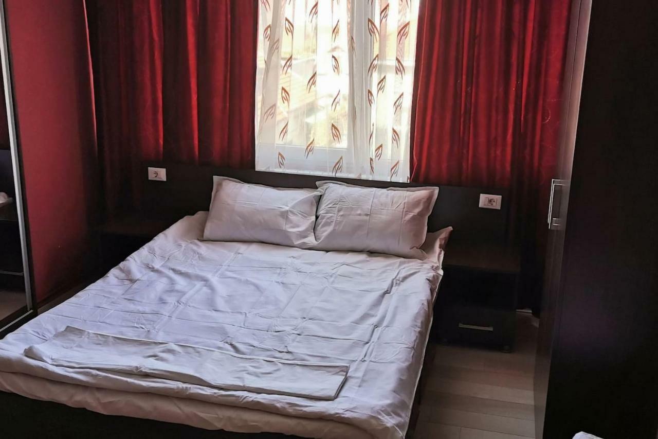 Luxury Apartment With Two Bedrooms And Large Living Room, 100 Square Meters, City Center Oradea Exteriér fotografie