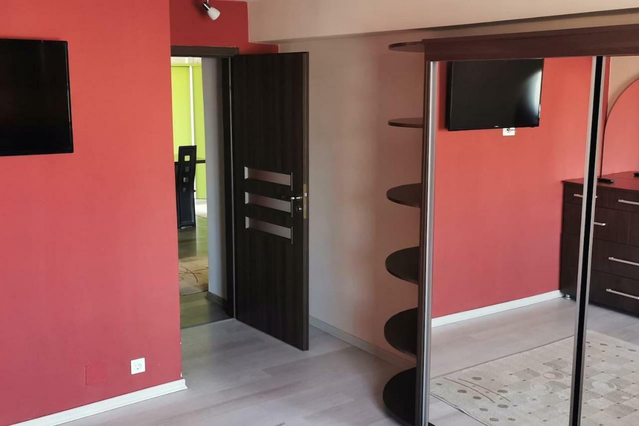 Luxury Apartment With Two Bedrooms And Large Living Room, 100 Square Meters, City Center Oradea Exteriér fotografie