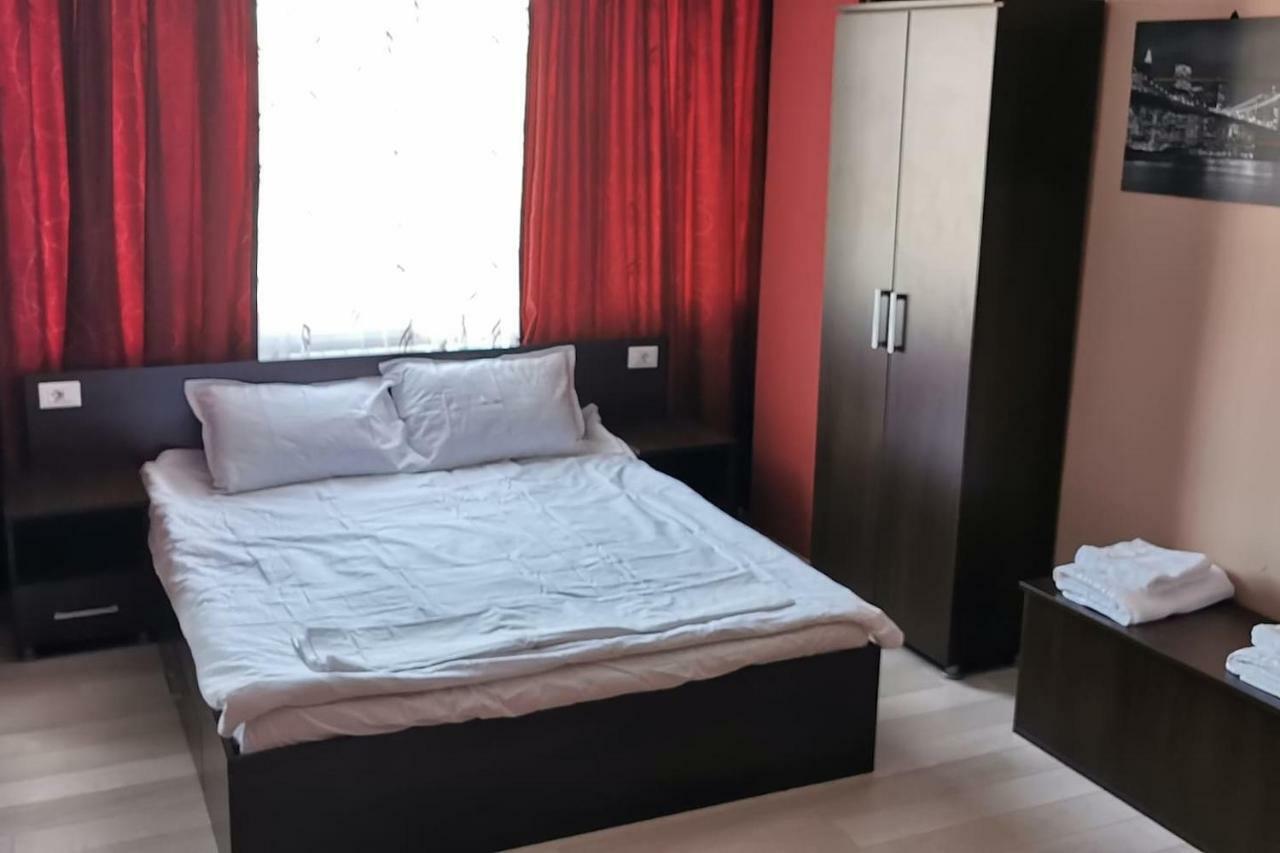 Luxury Apartment With Two Bedrooms And Large Living Room, 100 Square Meters, City Center Oradea Exteriér fotografie