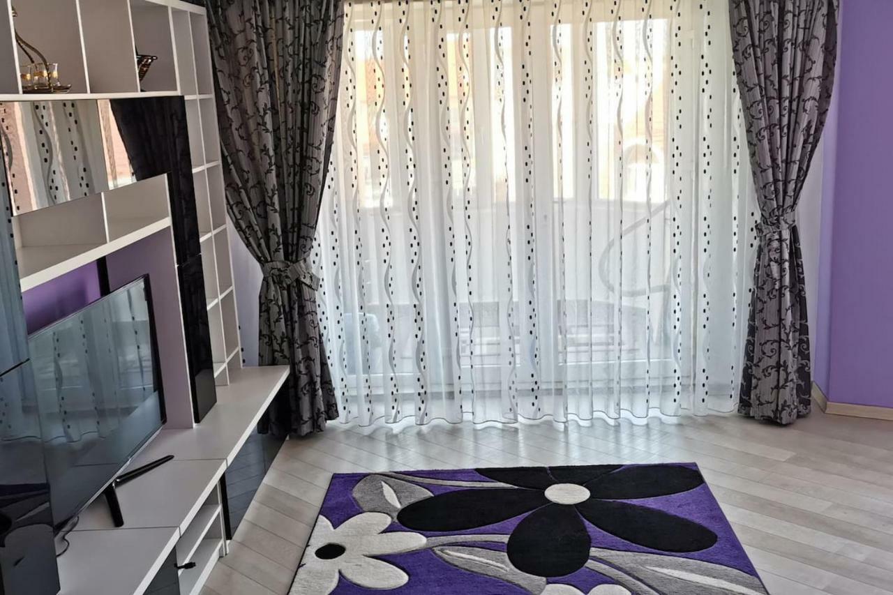 Luxury Apartment With Two Bedrooms And Large Living Room, 100 Square Meters, City Center Oradea Exteriér fotografie