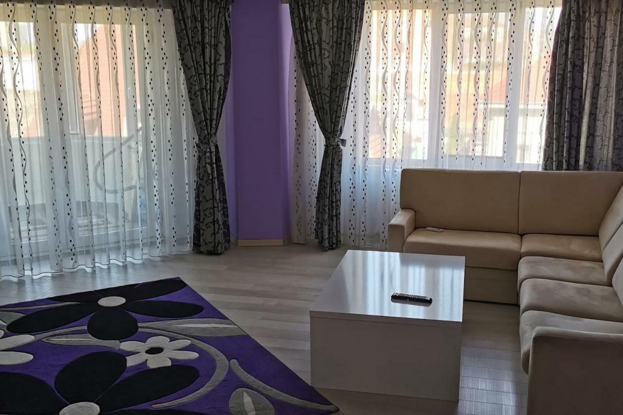 Luxury Apartment With Two Bedrooms And Large Living Room, 100 Square Meters, City Center Oradea Exteriér fotografie